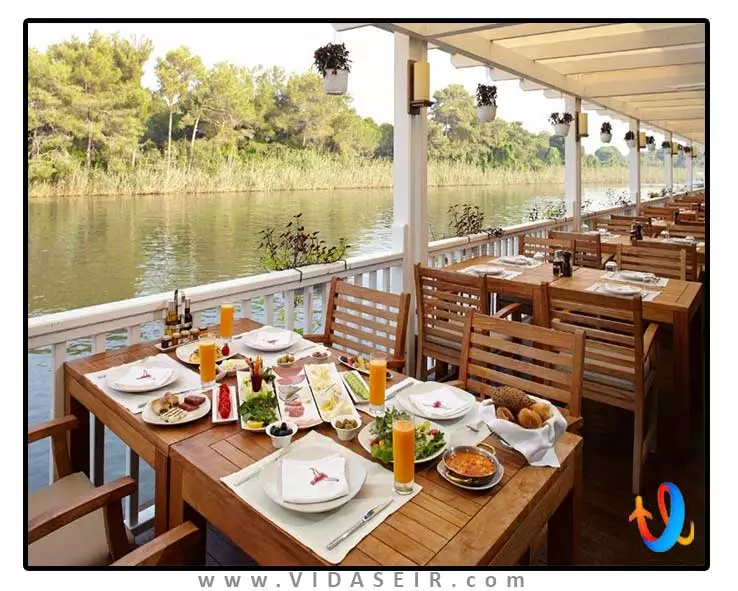 هتل-تایتانیک-دلوکس-گلف-بلک-آنتالیا