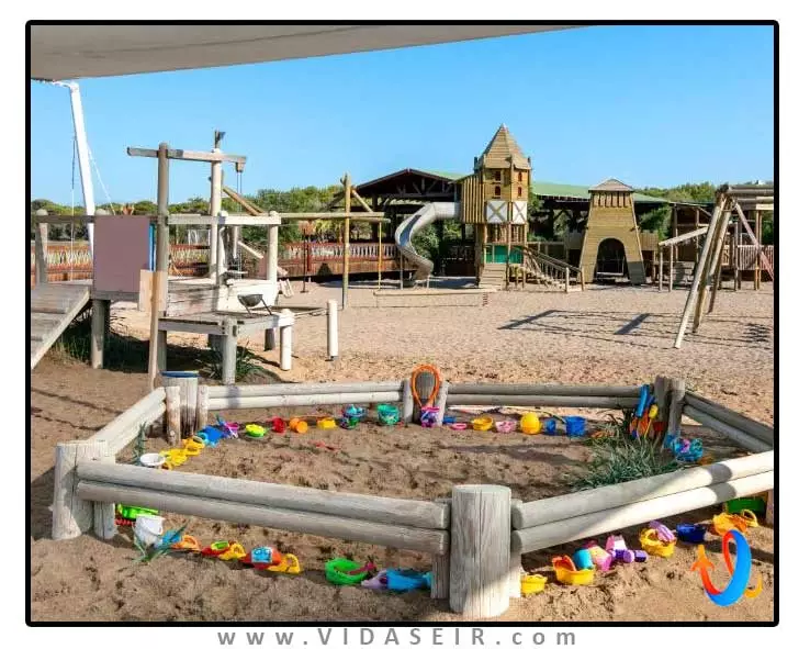 هتل-تایتانیک-دلوکس-گلف-بلک-آنتالیا