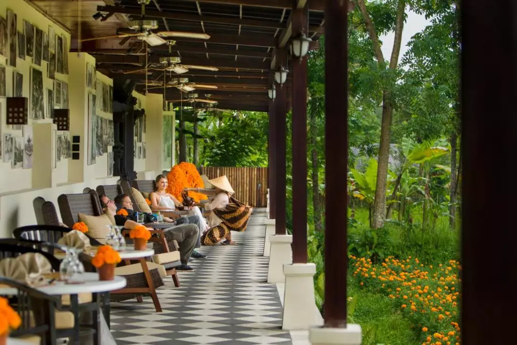 هتل-ناندینی-جنگل-بای-هانگینگ-گاردنس-اوبود